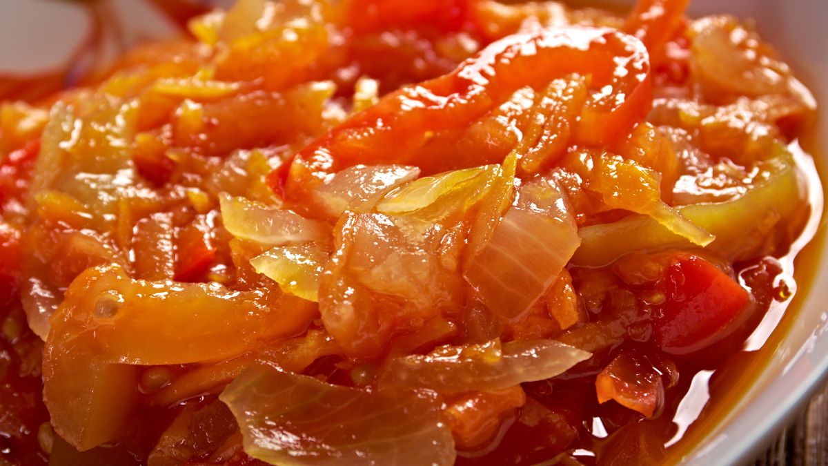 Zasmażana cebula często gościła na stołach w PRL