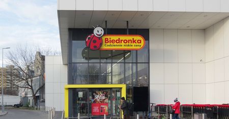Mało znana funkcja karty Moja Biedronka. Da korzyści na wspólnych zakupach