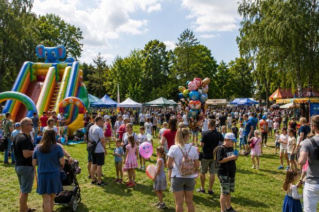 Filip Lato i D-Bomb zagrają w Baruchowie. Znamy program Pikniku Rodzinnego