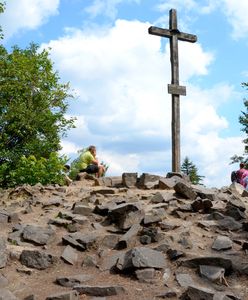 18 km jedną z najpiękniejszych tras w Polsce. Skalne rumowiska i wspaniałe widoki