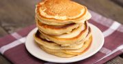 Wystarczy 2 łyżki wlać do mleka. Placki będą pulchne i smaczne jak u babci