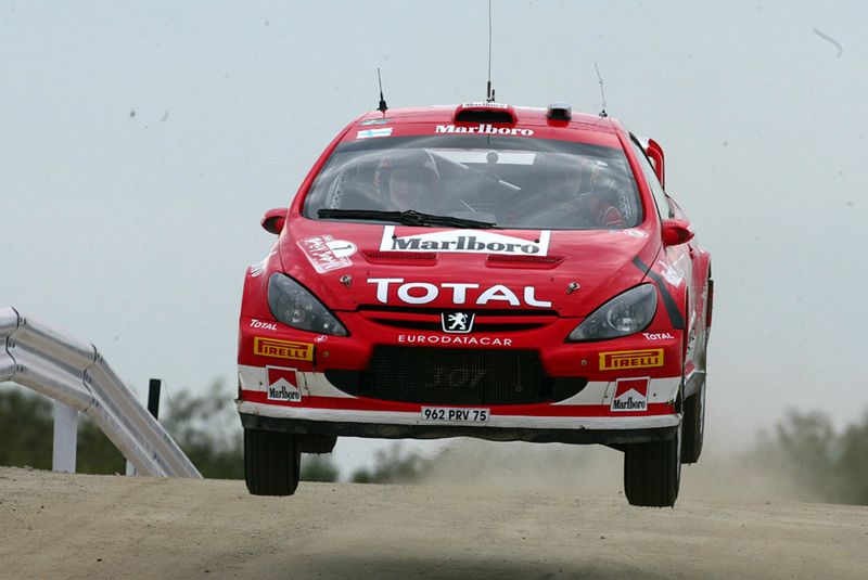 Peugeot 307 WRC: moc około 300 KM, ale tu ważniejszy jest moment obrotowy o wartości nawet powyżej 600 Nm.