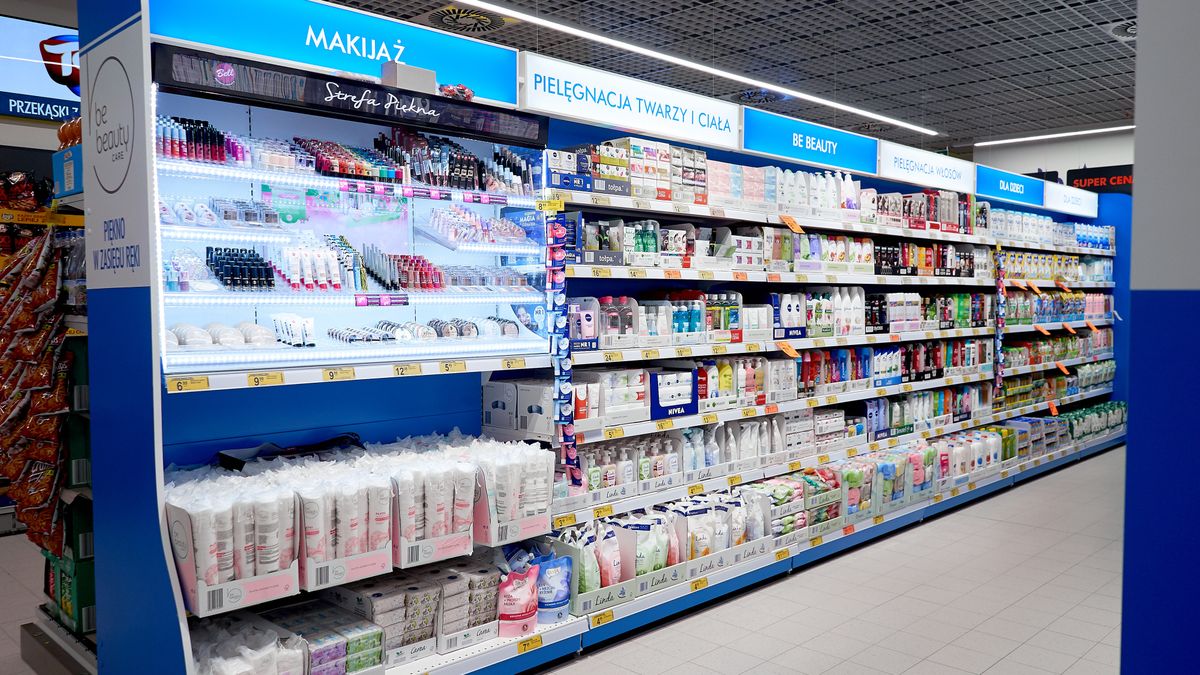 sklep zakupy kosmetyki supermarket biedronka drogeria kosmetyk handel