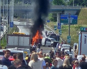 Koszmarny wypadek na AOW. Samochody zaczęły płonąć