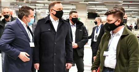 Co dalej ze "szpitalem narodowym"? Duda mógł zarazić kierownictwo
