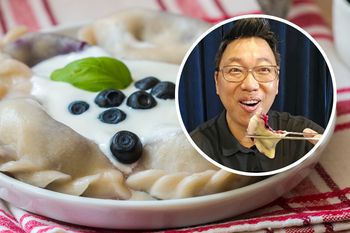 Koreańczyk spróbował uwielbianych w Polsce pierogów. Reakcja mówi sama za siebie