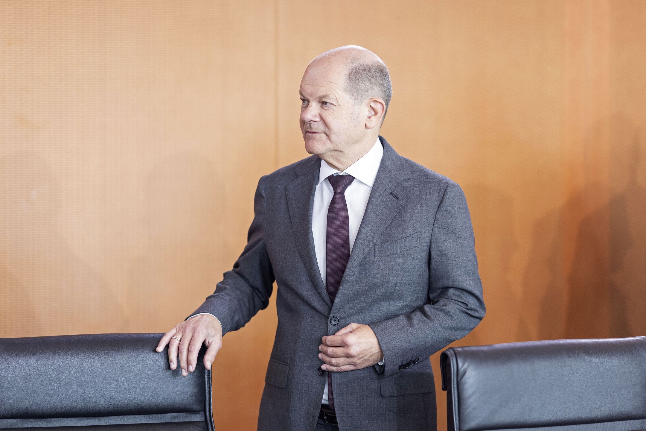 BERLIN, GERMANY - SEPTEMBER 27: German Chancellor Olaf Scholz arrives for the weekly federal government cabinet meeting on September 27, 2023 in Berlin, Germany. High on the morning's agenda is legislation concerning basic child benefits.  (Photo by Maja Hitij/Getty Images)