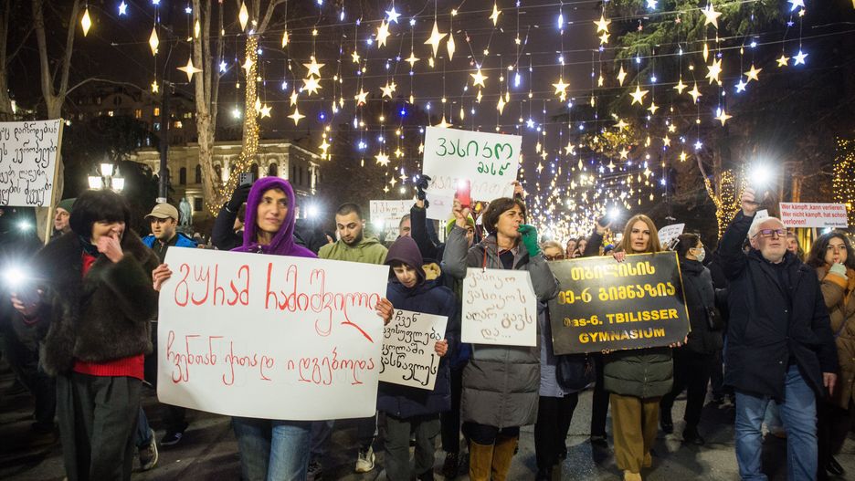 30. dzień protestów. Tysiące na ulicach Tbilisi. "Będzie nas więcej"
