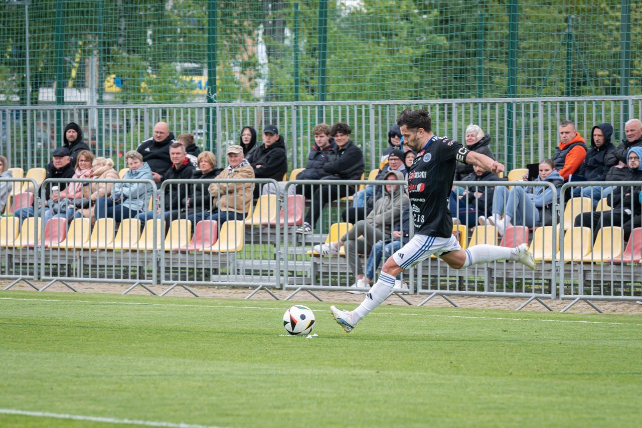 Trzy zwycięstwa w III lidze. Wigry Suwałki wygrały 1:0 z Lechią Tomaszów Mazowiecki