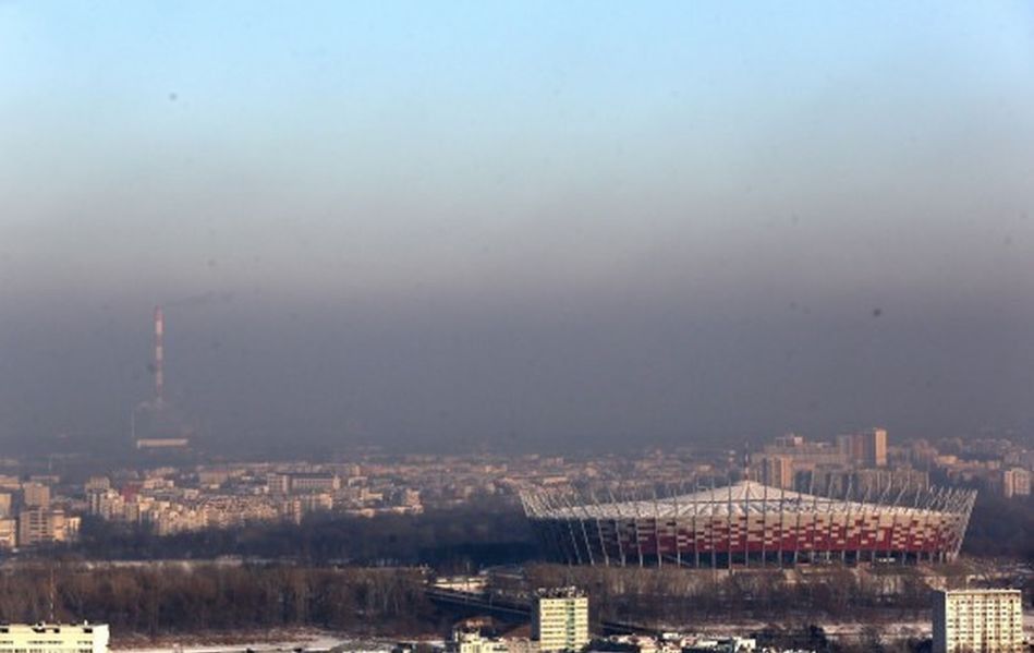 Rząd ostrzega przed smogiem. "Zrezygnować ze spacerów"