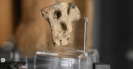 Tajemniczy artefakt z Nienowic. Archeolog mówi o przełomowym odkryciu