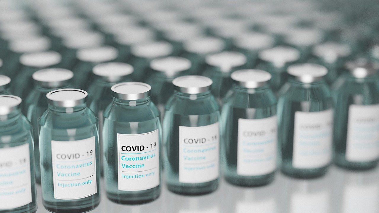 Sprzedają przez internet szczepionki na COVID-19