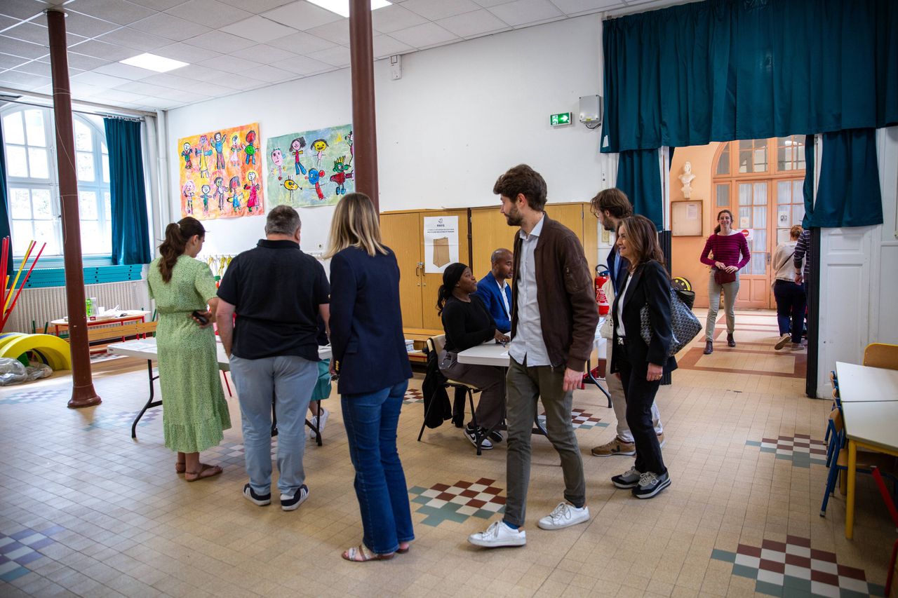 Sunday's strong turnout renews French voter enthusiasm