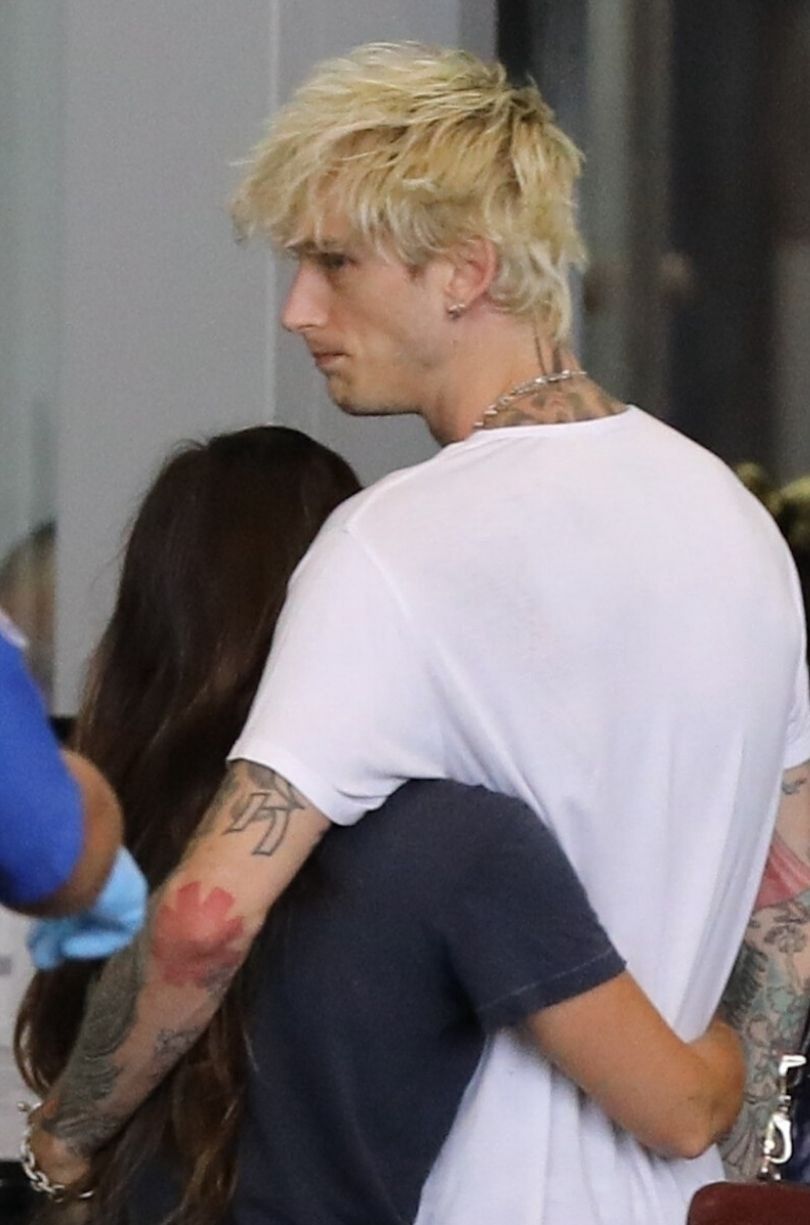 Megan Fox i Machine Gun Kelly przyłapani na lotnisku w Los Angeles