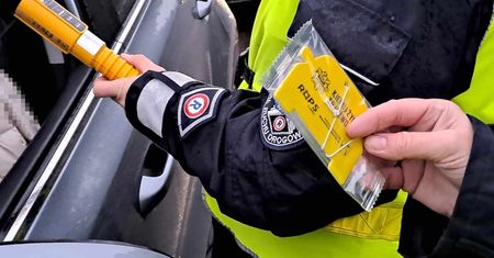 Chudsze portfele kierowców przekraczających prędkość. Policja się nie cacka i sypie srogie mandaty przed świętami
