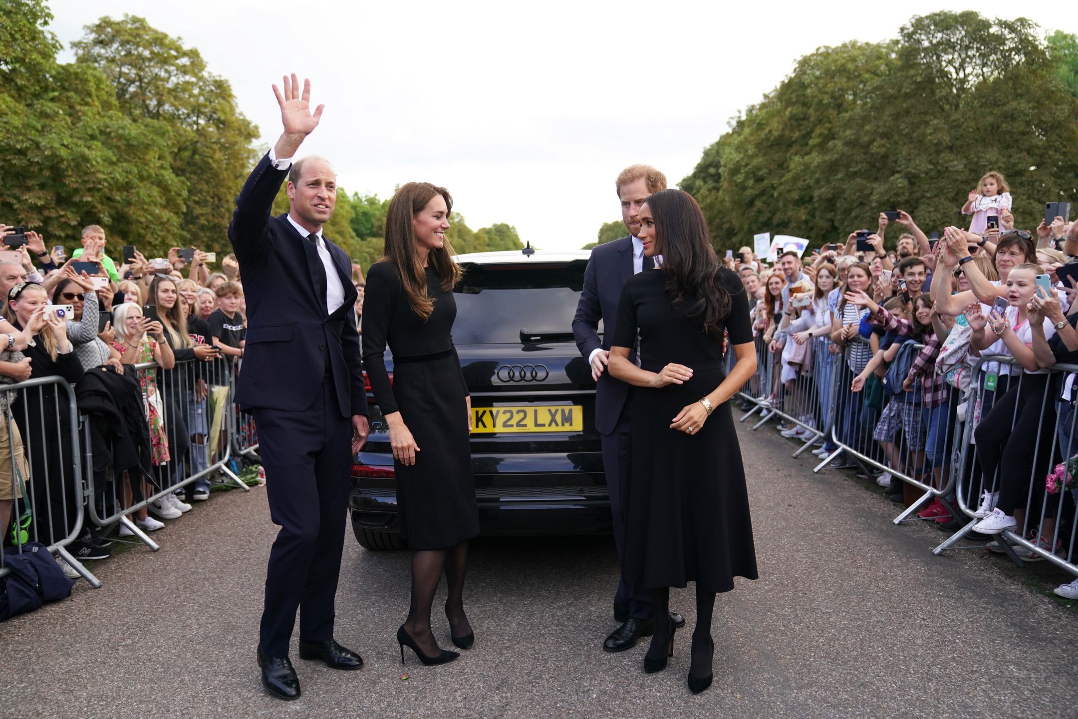 The Prince and Princess of Wales Accompanied By The Duke And Duchess Of Sussex Greet Wellwishers Outside Windsor CastleWINDSOR, ENGLAND - SEPTEMBER 10: Catherine, Princess of Wales, Prince William, Prince of Wales, Prince Harry, Duke of Sussex, and Meghan, Duchess of Sussex meet members of the public on the long Walk at Windsor Castle on September 10, 2022 in Windsor, England. Crowds have gathered and tributes left at the gates of Windsor Castle to Queen Elizabeth II, who died at Balmoral Castle on 8 September, 2022. (Photo by Kirsty O'Connor - WPA Pool/Getty Images)WPA Poolbestof, topix