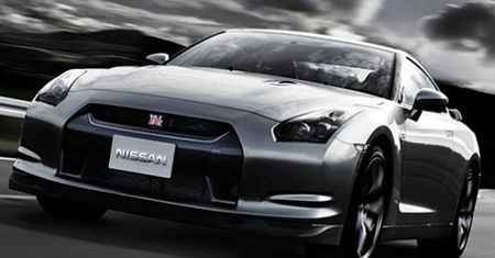 Nissan GT-R pokazuje dlaczego warto mieć zimówki...