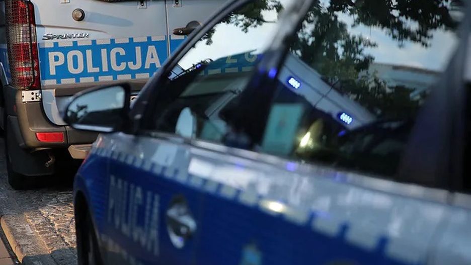 Warszawa. Wypadek w al. Jana Pawła i potrącenie rowerzysty na Bielanach