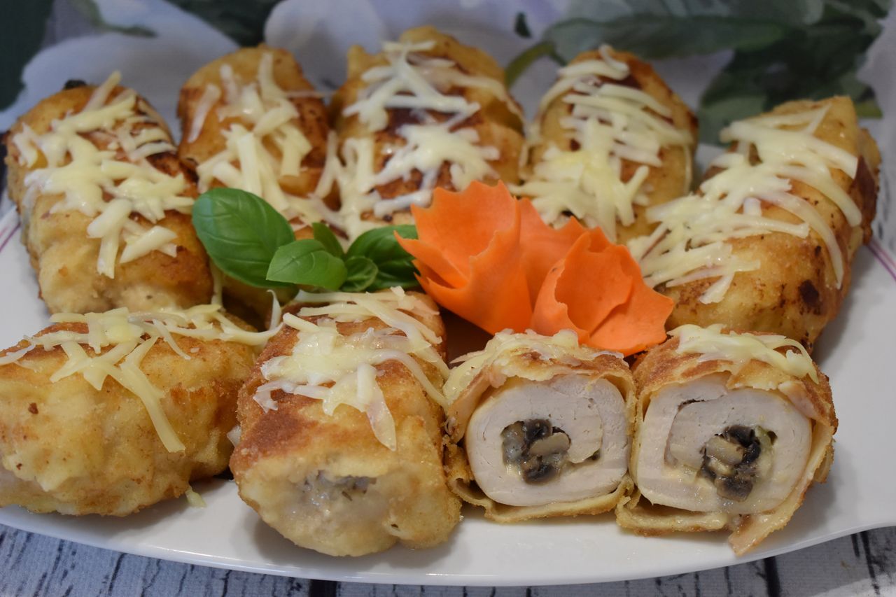 Roladki z kurczaka z pieczarkami. Chrupiące i pyszne