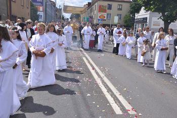W Lipnie procesja Bożego Ciała 2025 zgromadziła tłumy wiernych! Zdjęcia
