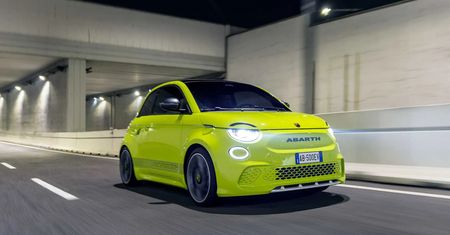 Abarth 500e już w Polsce. Ceny jak kubeł zimnej wody