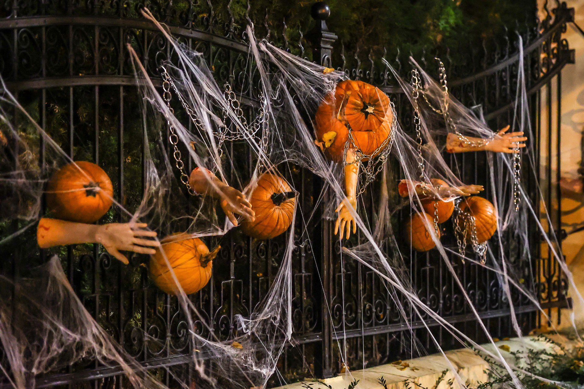 Willa Kirscha w gdańskim Wrzeszczu w halloweenowej aranżacji.