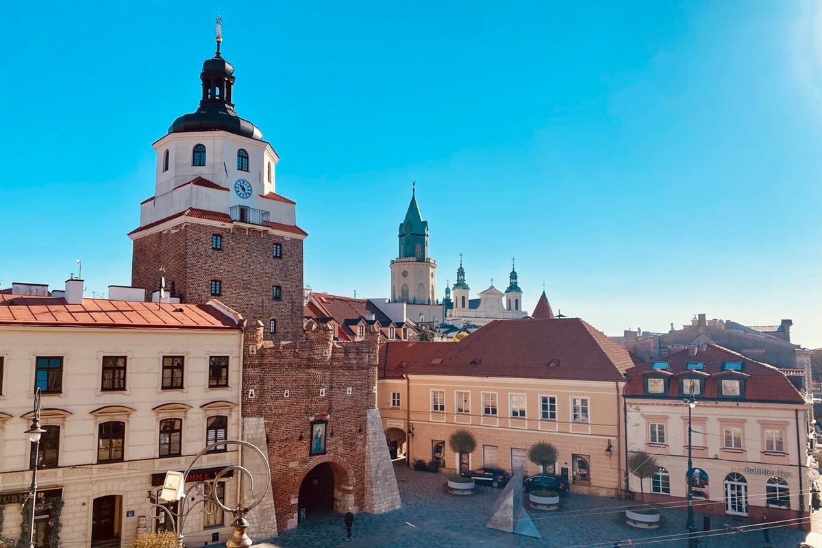Nowe zegary na Bramie Krakowskiej