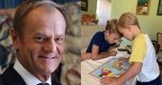 Troskliwy dziadek Donald Tusk oswaja wnuków z mapą świata: "Geopolityka jest naprawdę skomplikowana" (FOTO)
