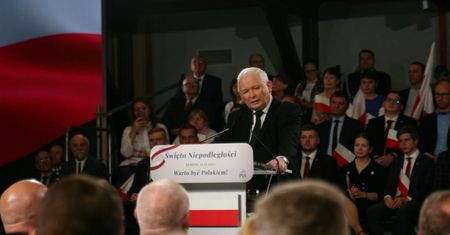 Zakwestionowali decyzję Kaczyńskiego. "Jego pozycja słabnie"