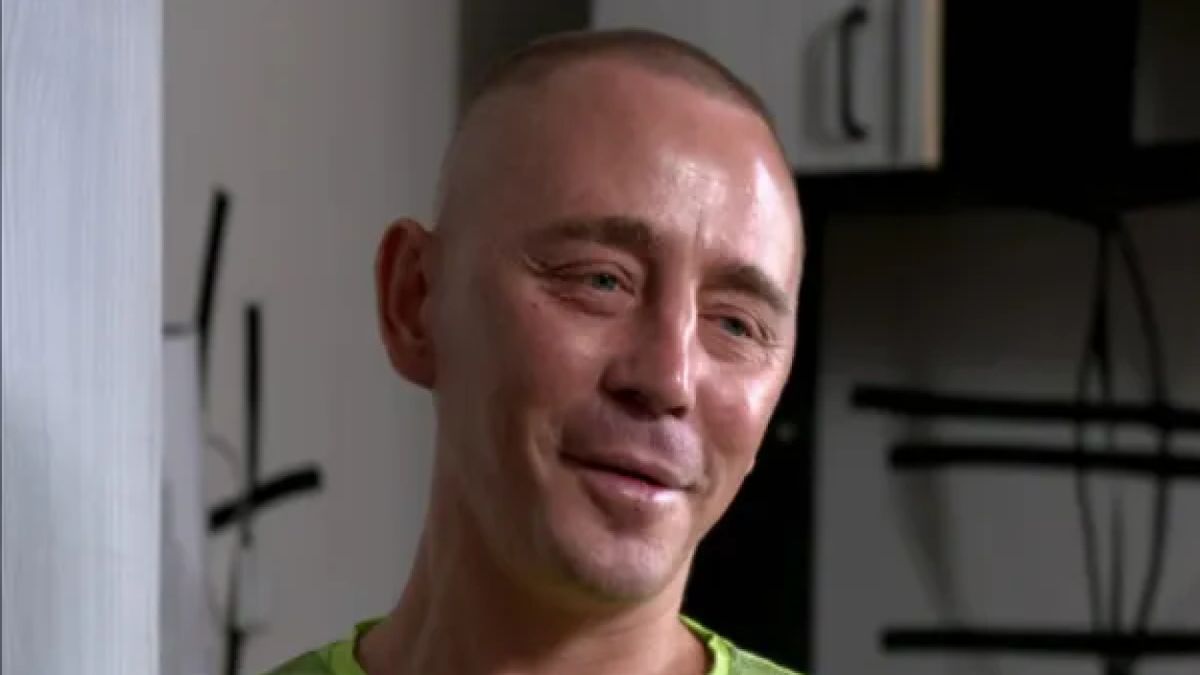 Mężczyzna jest wyniszczony chorobą alkoholową