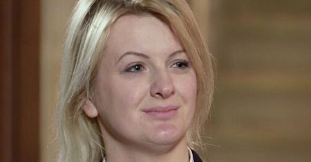 Była bankrutką, teraz chwali się drogimi prezentami. Znalazła sponsora