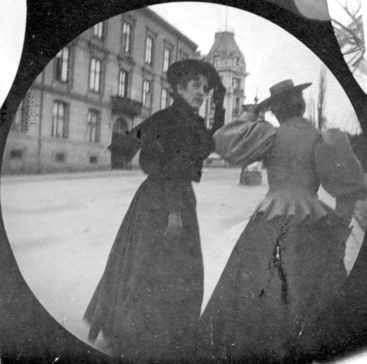 Carl Størmer robił zdjęcia z ukrycia w XIX wieku. Czy był pierwszym fotografem ulicznym? 15