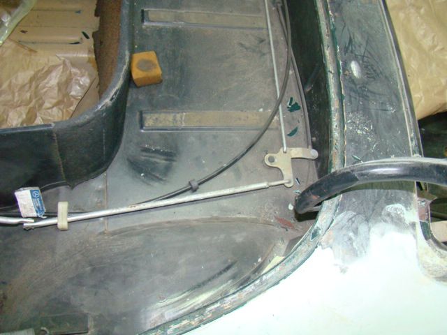 Mercedes 450 SL (R107) - demontaż składanego dachu 6