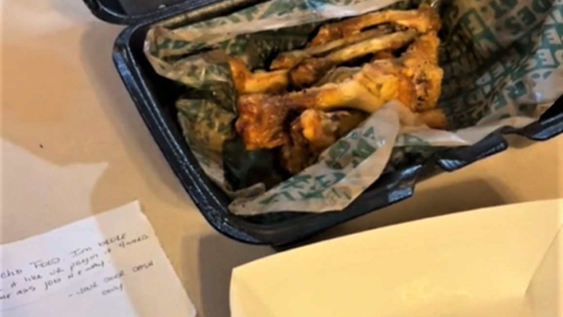 W zamówieniu znalazł dziwną notatkę 