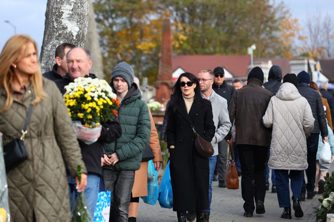 Kielce: Cmentarz Nowy pełen ludzi. Tak uczcili pamięć bliskich