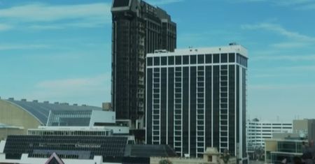 Implozja Trump Plaza. Moment wysadzenia budynku Donalda Trumpa