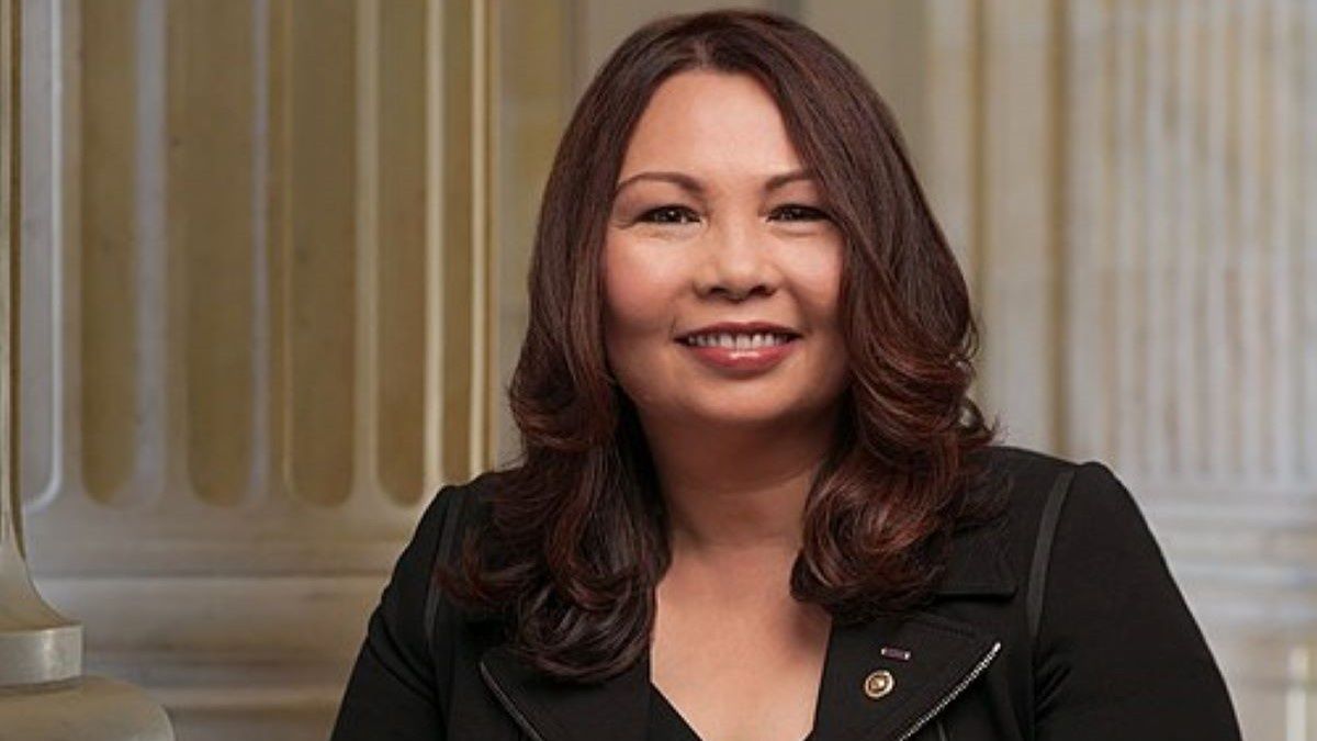 Tammy Duckworth na oficjalnym portrecie senackim z 2017 roku.