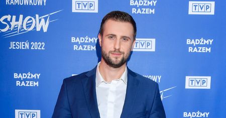 Miłosz Kłeczek regularnie wdaje się w pyskówki z politykami. Kontrowersyjny dziennikarz TVP Info miał dorobić się FORTUNY