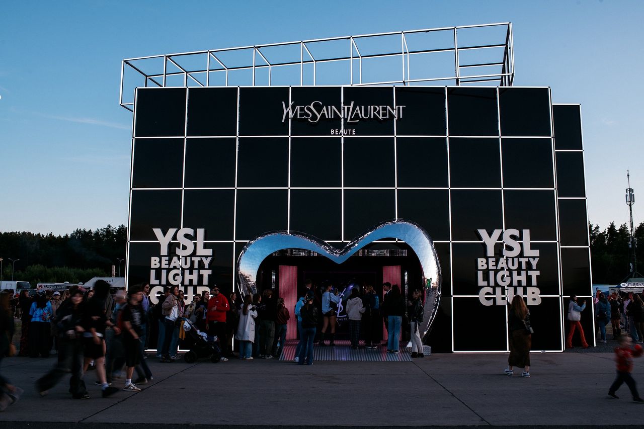 YSL Beauty rozświetla Open'er Festival immersyjnym doświadczeniem YSL Beauty Light Club