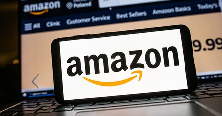 "Zamów w ciągu 2 godzin, a my i tak nie dostarczymy". UOKiK stawia zarzuty Amazon