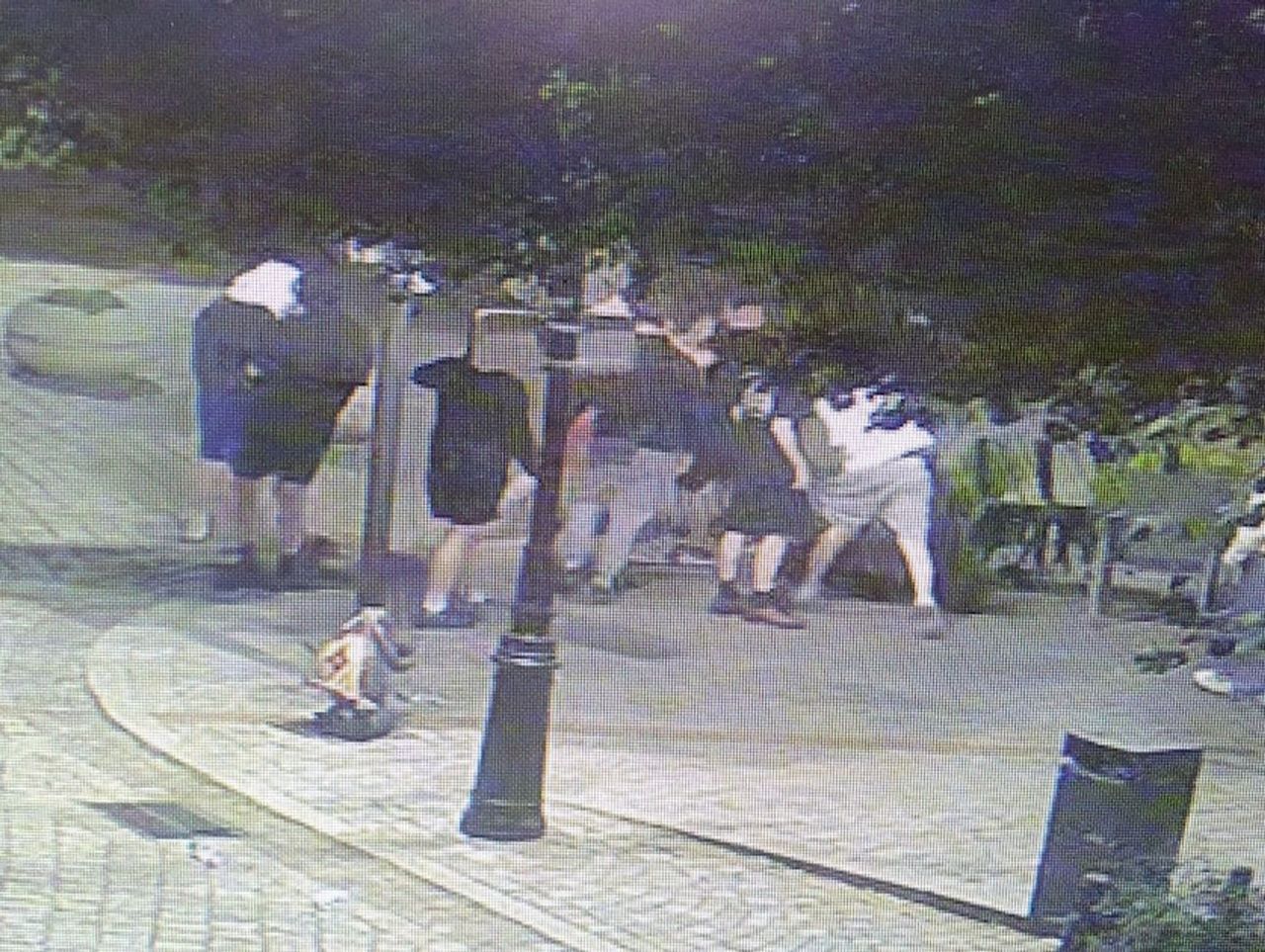 Gniezno: W dziesięciu pobili trzech przechodniów. Ofiary mają połamane szczęki, sprawcami grupa nastolatków