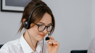 Bezpłatne porady telefoniczne o zasiłkach, świadczeniach i PIT