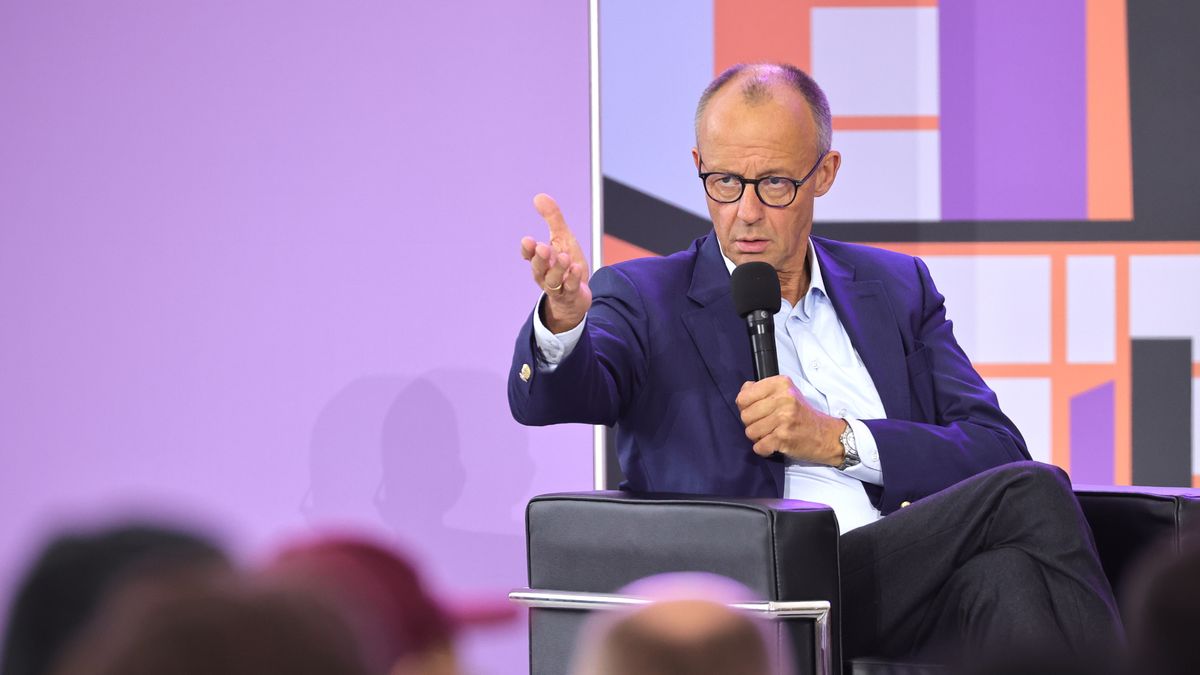 BERLIN, GERMANY - AUGUST 24: German Chancellor Friedrich Merz speaks to visitors during open house day at the Chancellery on August 24, 2025 in Berlin, Germany. A number of federal ministries are also opening their doors to the public today. (Photo by Omer Messinger/Getty Images)