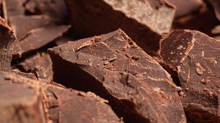 Zamiast łykać drogie suplementy, jedz dwie kostki dziennie. Obniża ciśnienie, utrzymuje w ryzach cukier