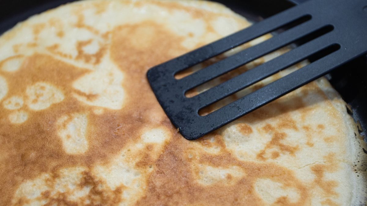 Jak powinno wyglądać smażenie naleśników?