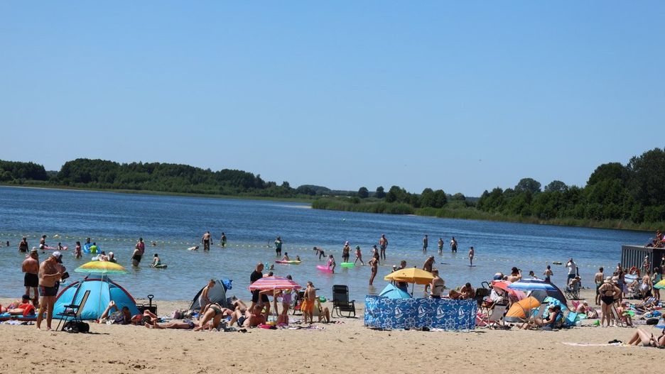 Skorzęcin na lato 2025. Turyści już rozpoczęli plażing! „To już nie jest tylko imprezownia”