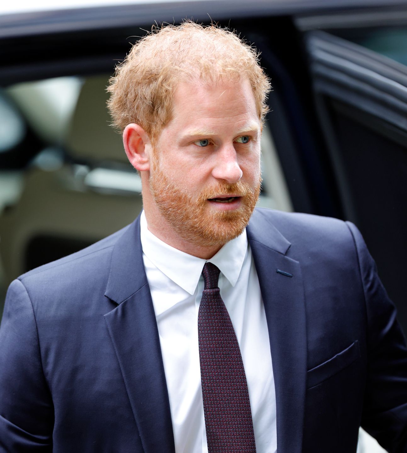 Książę Harry przyleciał do Londynu. Złożył zeznania w procesie przeciw tabloidowi