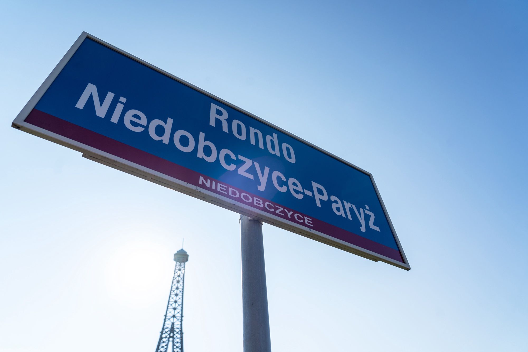 "Wieża Eiffla" na rybnickim rondzie