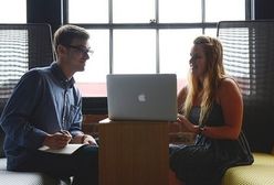 Ile zarobisz w polskiej, a ile w zagranicznej firmie? Znamy kwoty