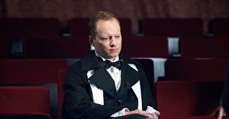 Maciej Stuhr składa życzenia urodzinowe córce: "Gdy ja miałem 18 lat, bracia Kaczyńscy byli KOMPLETNIE NIEISTOTNYMI POLITYKAMI"